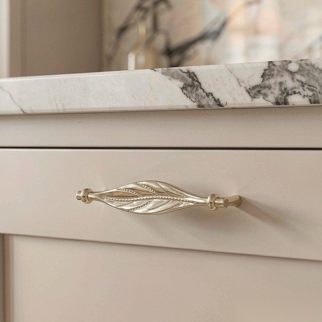 Decorative Leaf Pull - Zinc Alloy Pulls