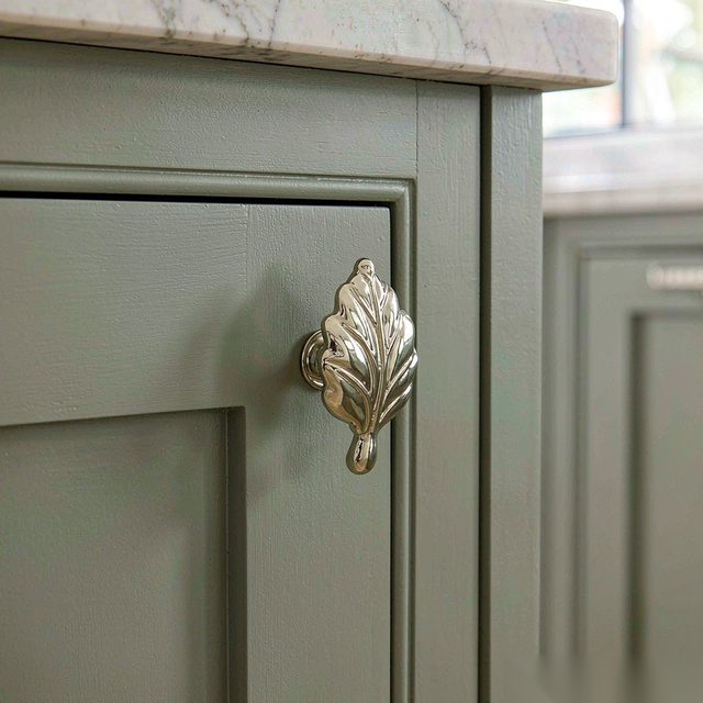Decorative Leaf Pull - Zinc Alloy Pulls
